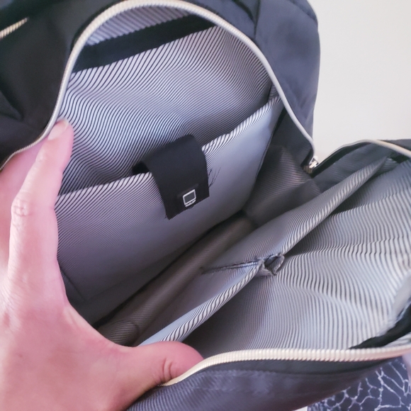 Kenneth Cole REACTION   Chevron Quilted Polyester Twill 15.6" Laptop Backpack - Picture 12 of 15